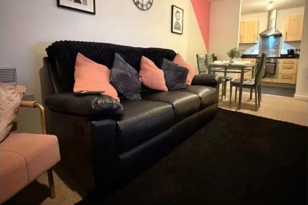 2 Bed Flat, Skyline, B1 photo 3