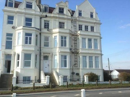 1 Bed Flat, End House, TN28