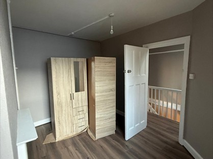 4 Bed Detached House, East St, IG11