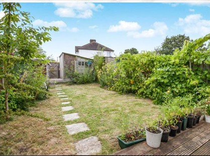3 Bed Terraced House, Green Lanes, KT19