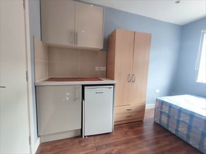 Studio Flat, Bells Hill, EN5