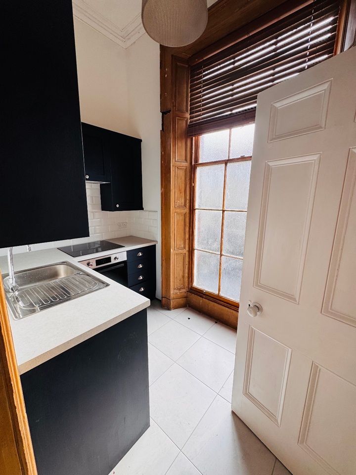 1 Bed Flat, Catharine Street, L8 photo 5