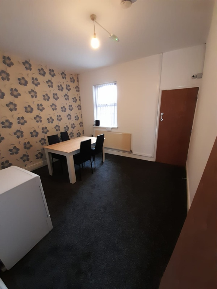 Room in a Shared House, Grange Road, B14