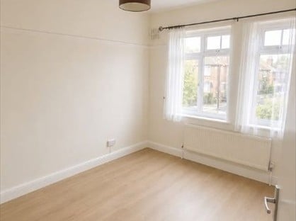 2 Bed Flat, Mays Lane, EN5