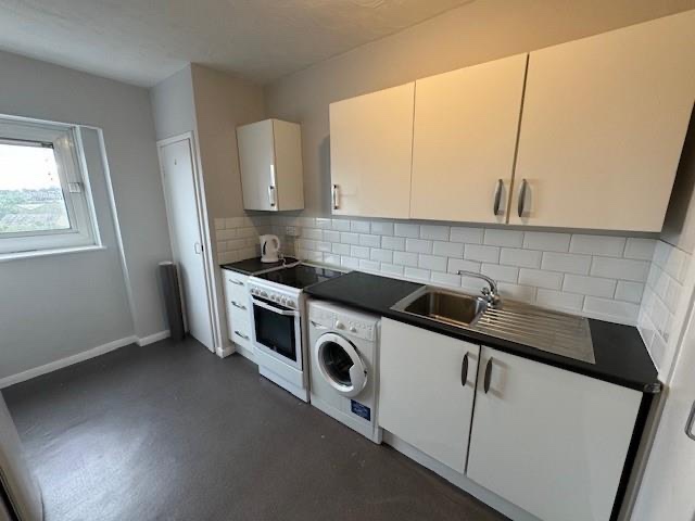 2 Bed Flat, Burnsall Croft, LS12 photo 4