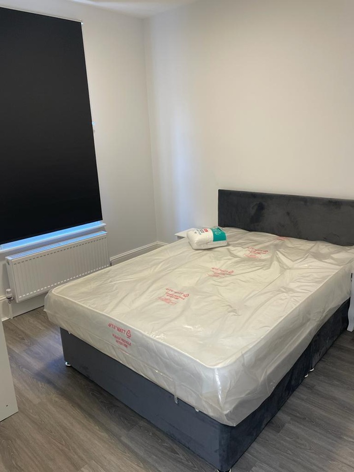 Studio Flat, Robertson St, SW8
