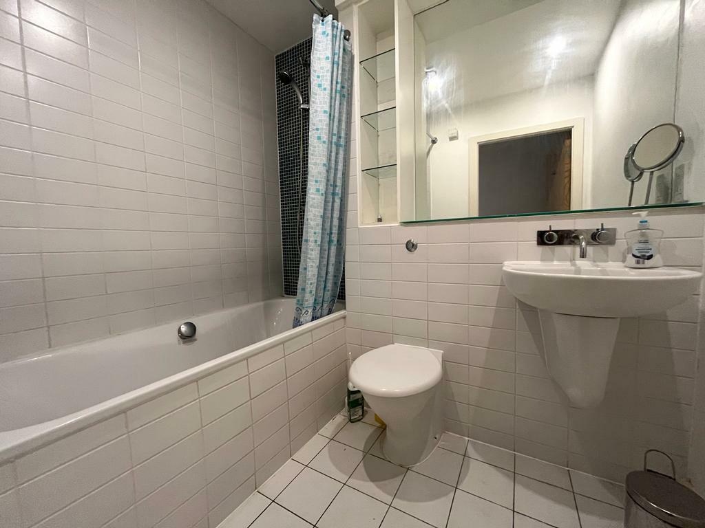 2 Bed Flat, Mercury Building, M1 photo 2