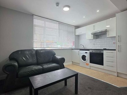 1 Bed Flat, Broadway, CF24