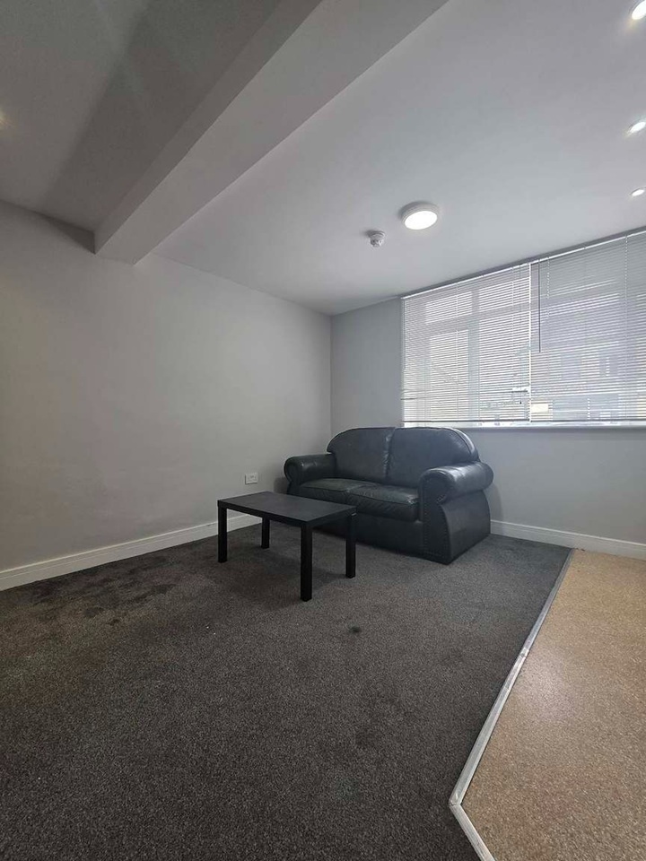 1 Bed Flat, Broadway, CF24 photo 2