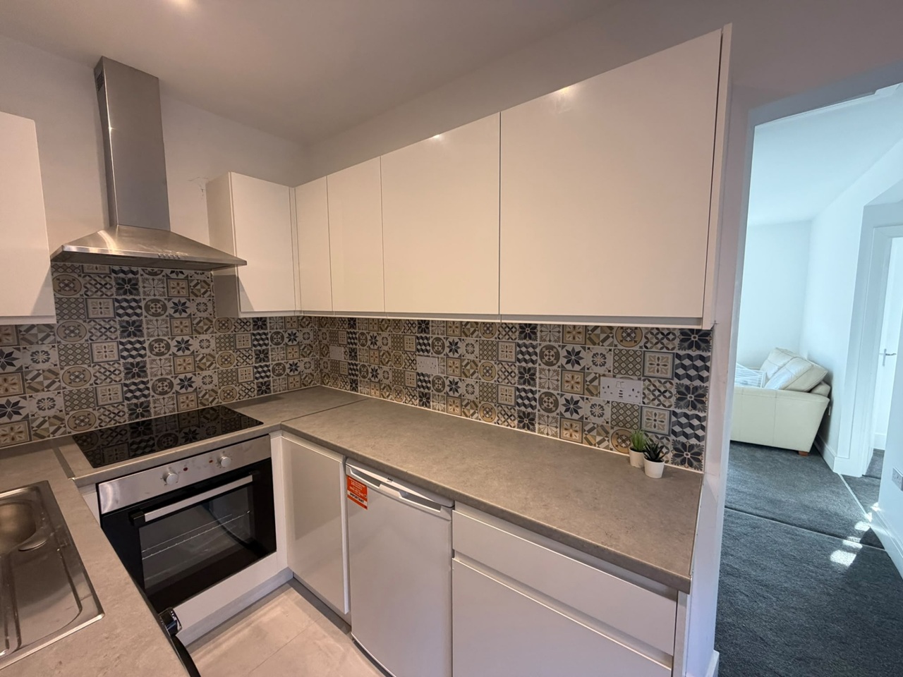 2 Bed Flat, Cannon St, RG1 photo 3