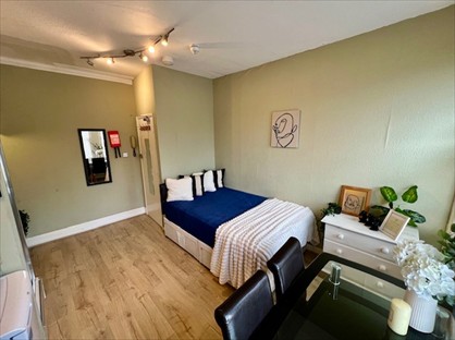 Room in a Shared House, Matheson Road, W14