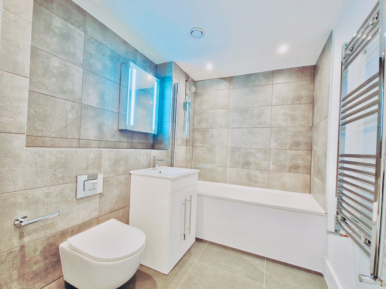 2 Bed Flat, Wandsworth Road, SW8 photo 5