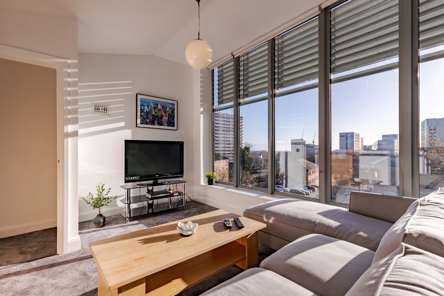 1 Bed Penthouse, Mandara Point, CV1 photo 3