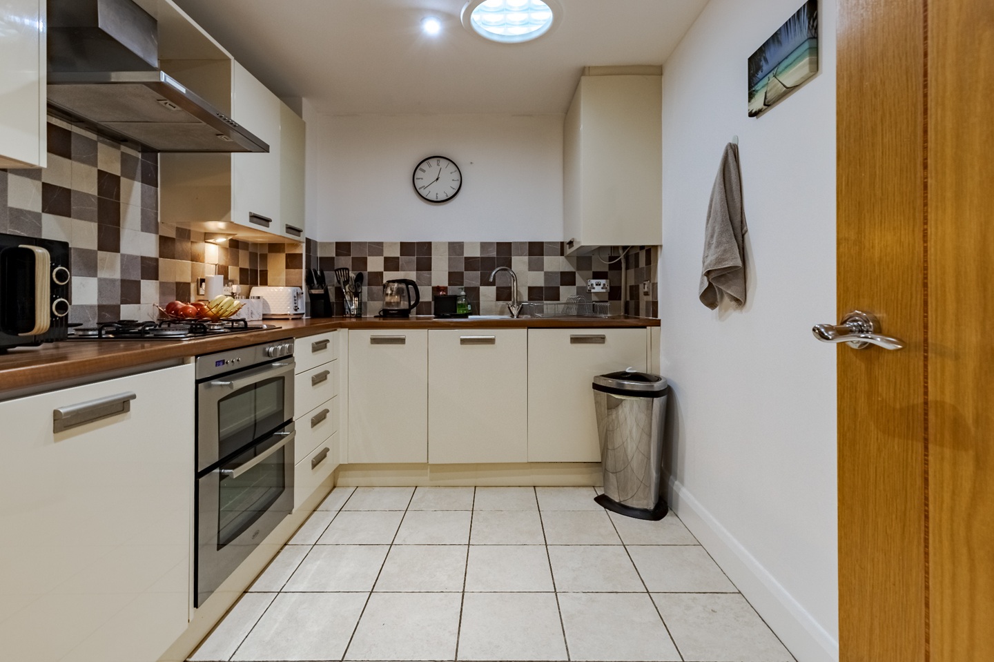1 Bed Penthouse, Mandara Point, CV1 photo 5