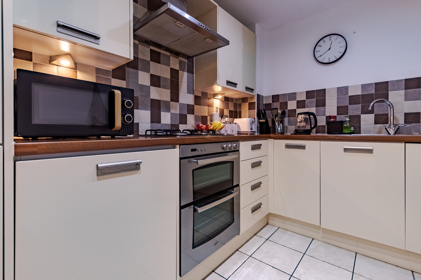 1 Bed Penthouse, Mandara Point, CV1 photo 4