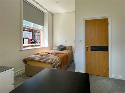 Studio Flat, Victoria Road South, PO5
