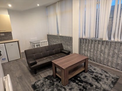 1 Bed Flat, Rawson Place, BD1