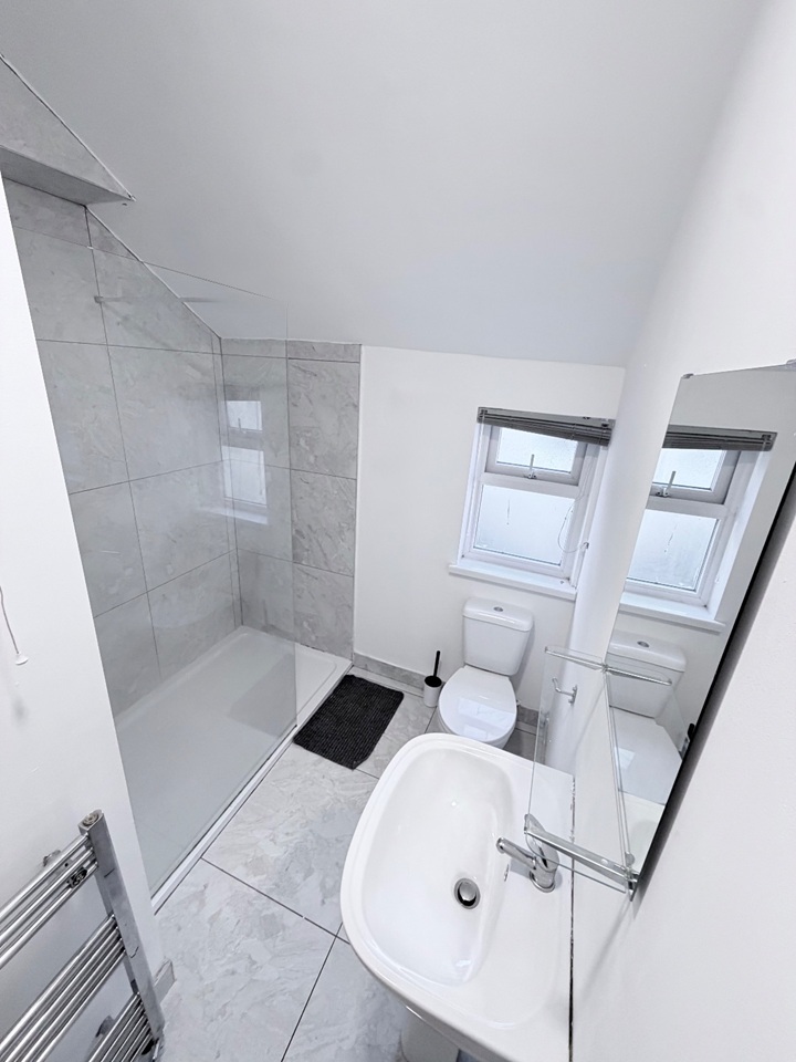 1 Bed Flat, Whitchurch Road, CF14 photo 5