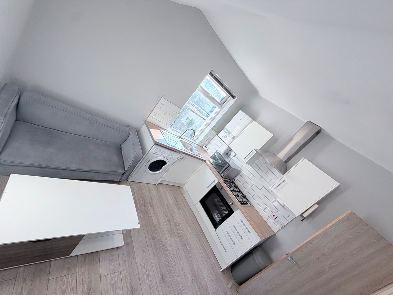 1 Bed Flat, Whitchurch Road, CF14 photo 2