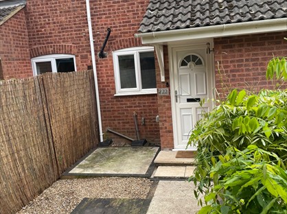 2 Bed End Terrace, Hexham Close, GU47