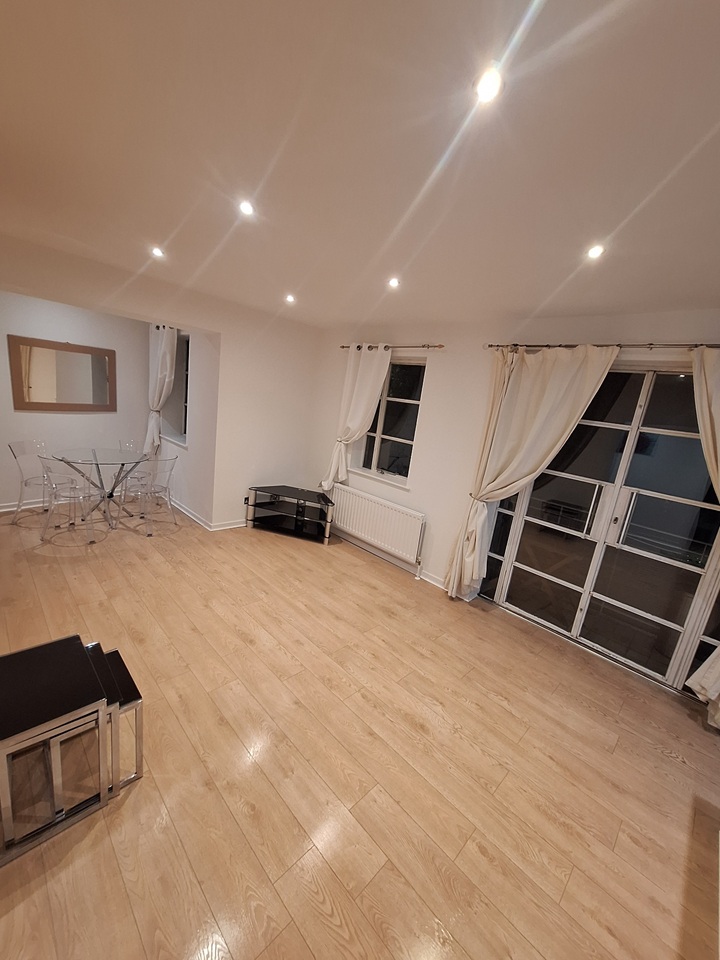 2 Bed Flat, Roy Square, E14