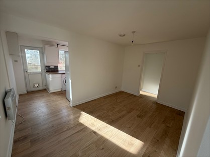 1 Bed Flat, Mount House, BA11