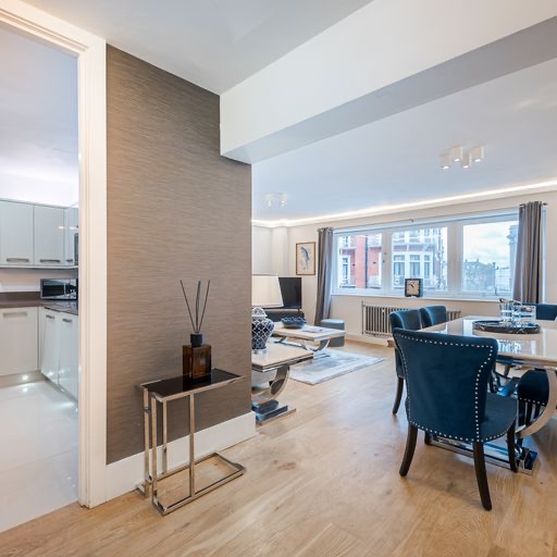 1 Bed Flat, Hans Crescent, SW1X photo 2