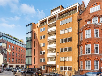 1 Bed Flat, Hans Crescent, SW1X