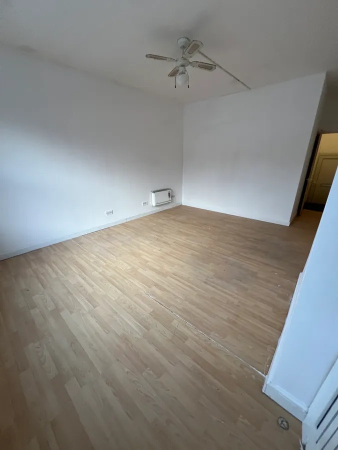 2 Bed Flat, Wellgate, S60 photo 2