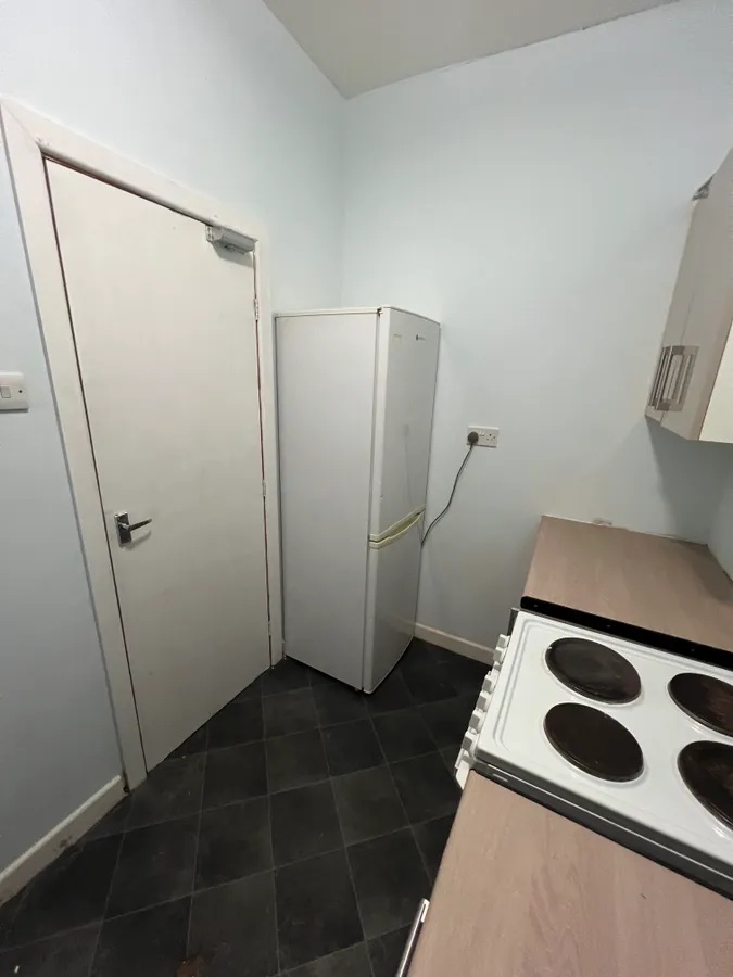 2 Bed Flat, Wellgate, S60 photo 3