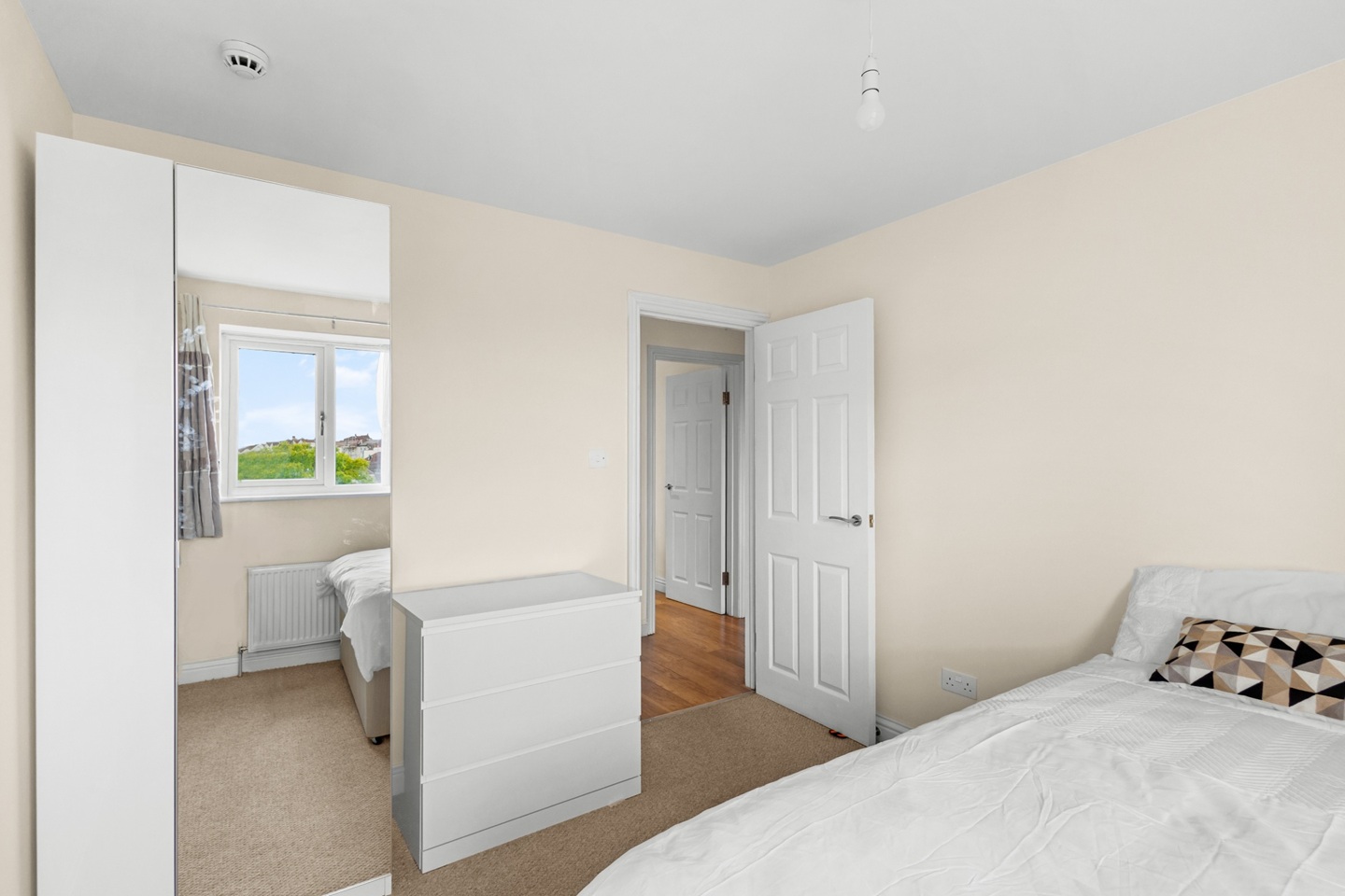 2 Bed Flat, Ashley House, BS2 photo 5