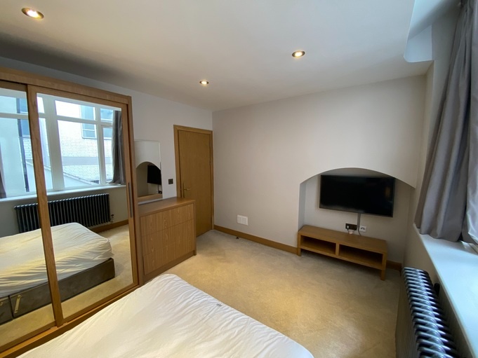1 Bed Flat, Butts Court, LS1 photo 4