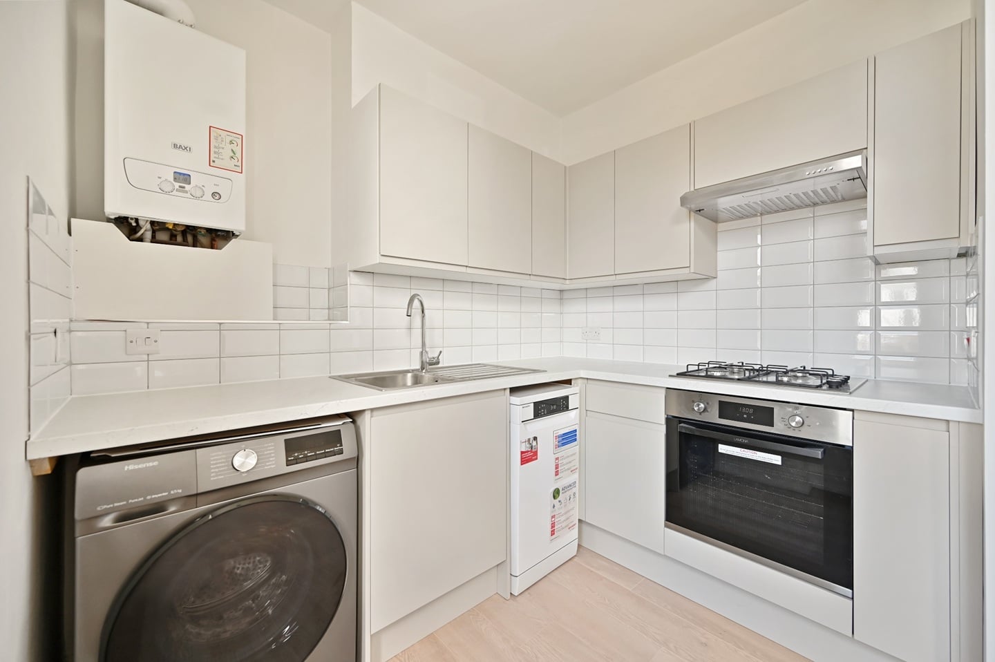 2 Bed Flat, Sinclair Mansions, W12 photo 2