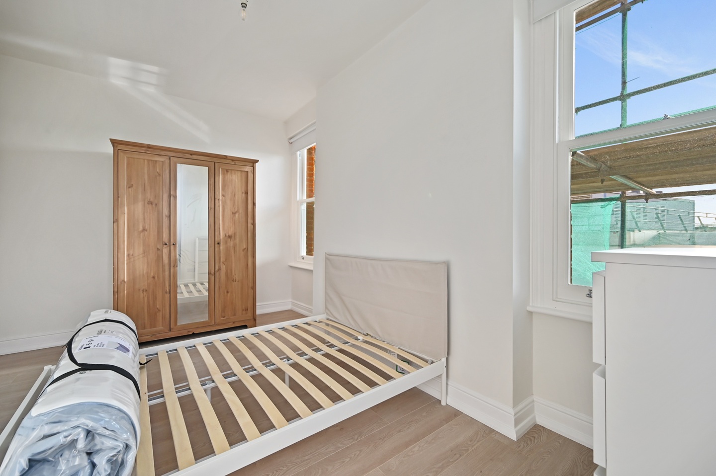 2 Bed Flat, Sinclair Mansions, W12 photo 3