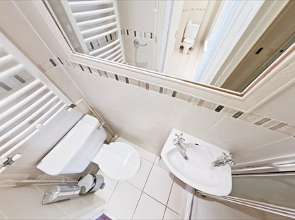 Room in a Shared Flat, Stockwell Road, SW9