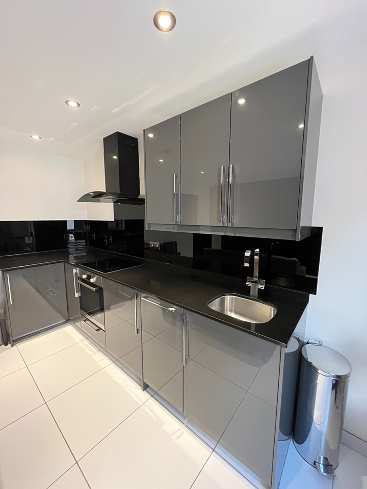 1 Bed Flat, Headrow Residence, LS1 photo 5