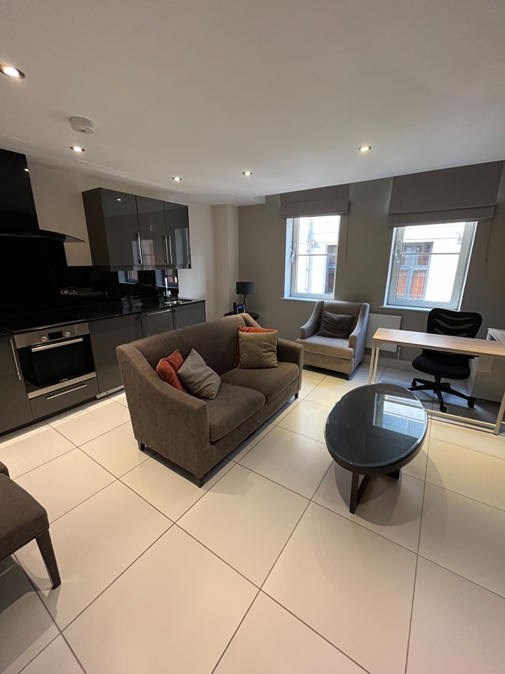 1 Bed Flat, Headrow Residence, LS1 photo 4