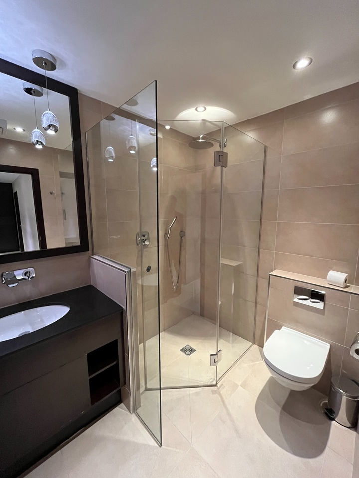 1 Bed Flat, Headrow Residence, LS1 photo 2
