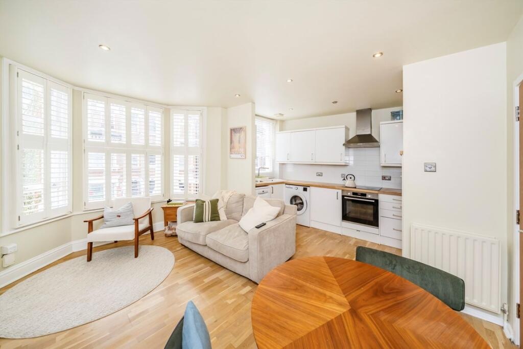 Room in a Shared Flat, Tremadoc Road, SW4 photo 2