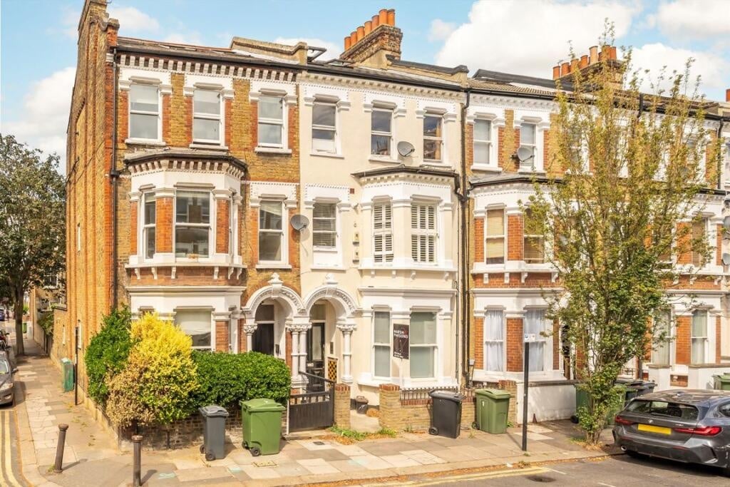 Room in a Shared Flat, Tremadoc Road, SW4