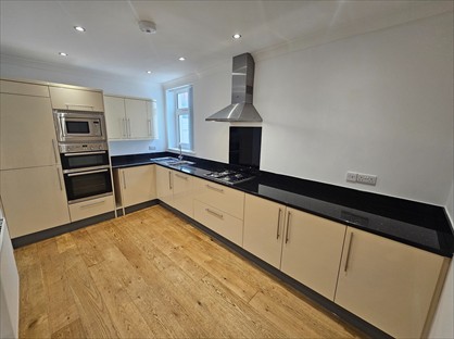 2 Bed Penthouse, Bayview Apartments, TQ1