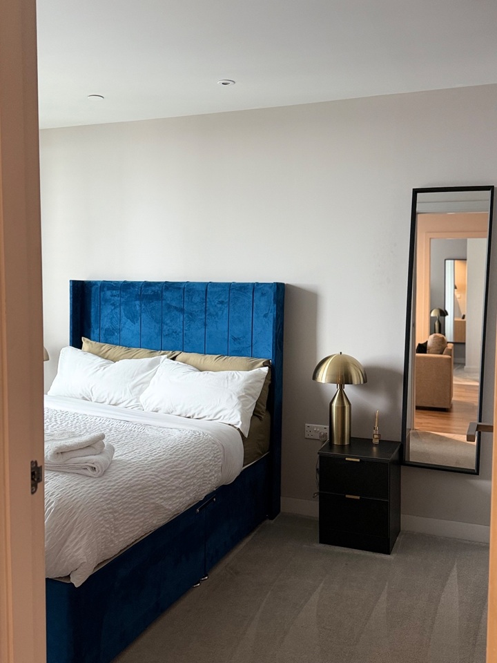 2 Bed Flat, Salford, M3 photo 2