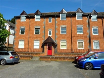 2 Bed Flat, Lynden Mews, RG2