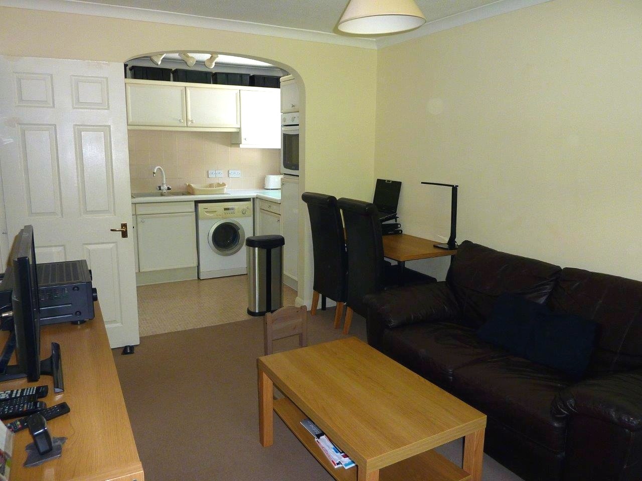 2 Bed Flat, Lynden Mews, RG2 photo 4