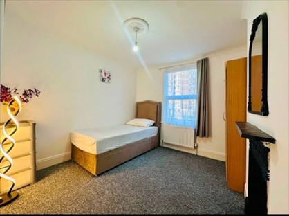 4 bed room for rent in Room in a Shared House, Cotford Road, CR7