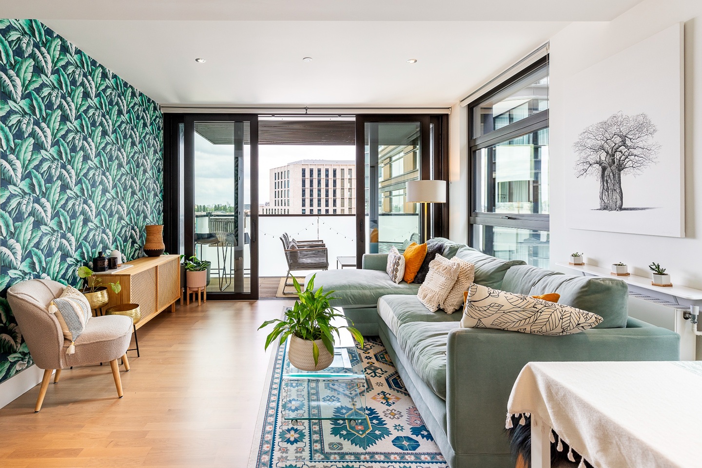 1 Bed Flat, Bowl Court, EC2A