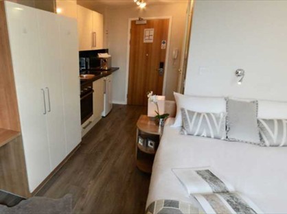 Studio Flat, Great Suffolk Street, SE1