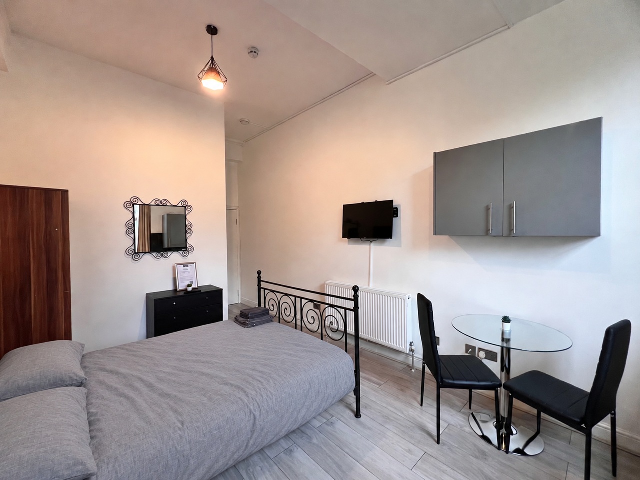 Studio Flat, Finchley Road, NW3 photo 2