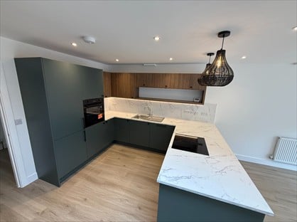 4 Bed Semi-Detached House, Earlsbrook Road, RH1
