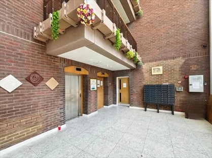 1 Bed Flat, Kings Court, GU15